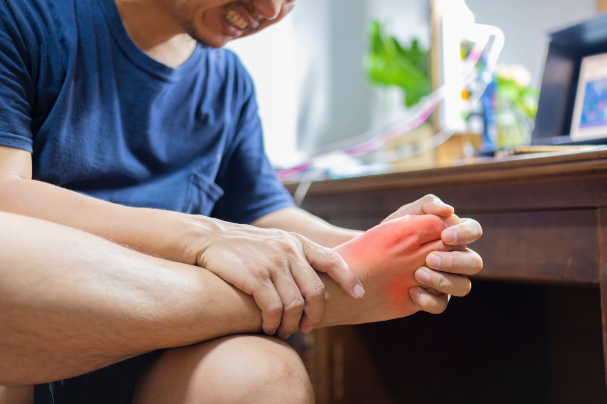 Gout symptoms and treatment, and recommended diet