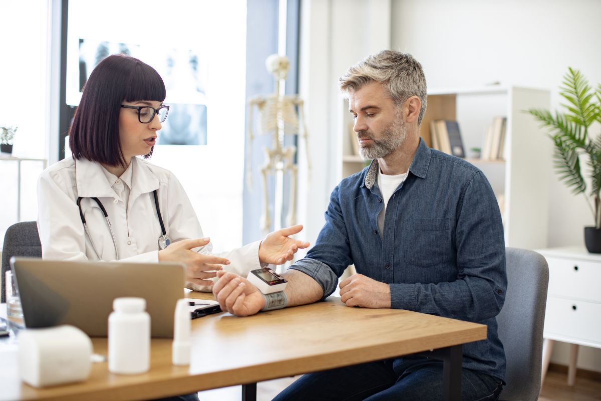 Najczęstsze objawy nadciśnienia tętniczego – skuteczna profilaktyka zdrowia
